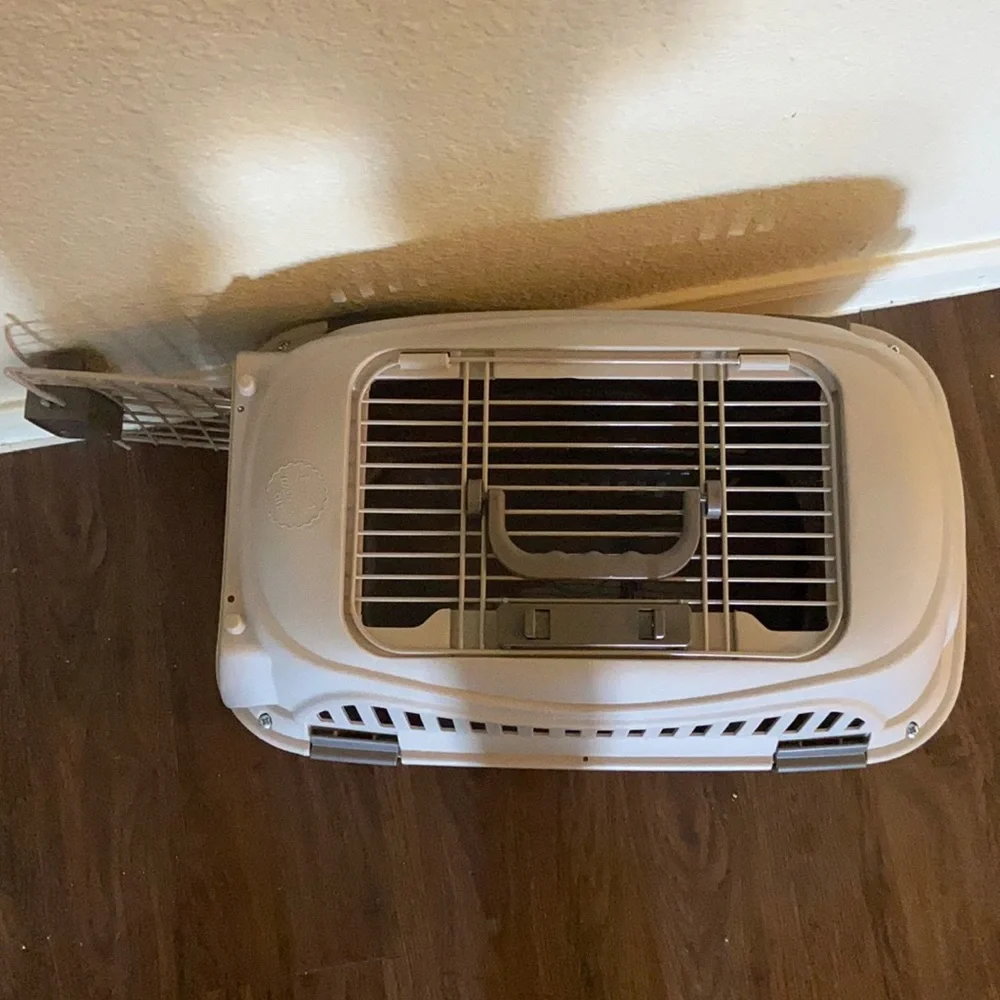 pet carrier